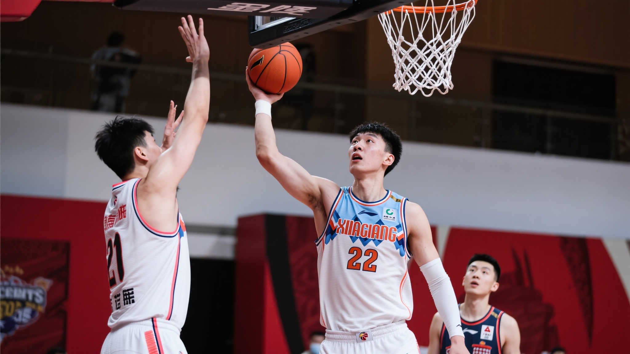 而是放大了 而是放大了